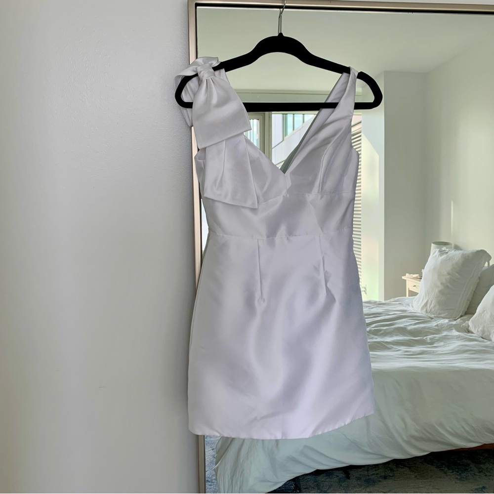 Dessy Collection White Mini Dress with Shoulder Bow NWT Size 0 - Picture 2 of 7